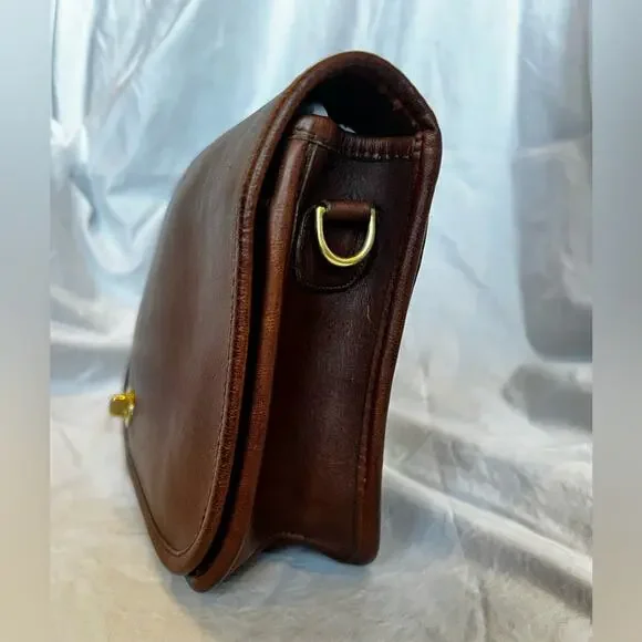 Vintage COACH NYC Classic Pouch Leather Shoulder Bag - No. 147-5201 - Picture 4 of 13